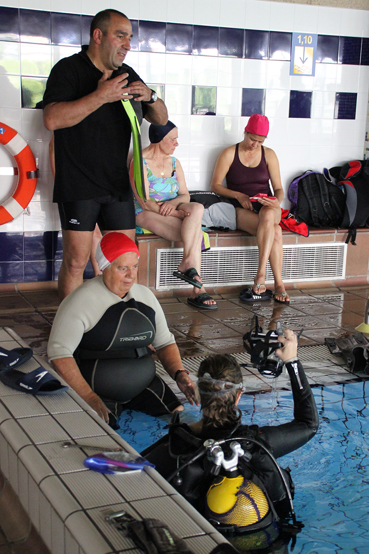 Cuatro personas del Programa &quot;Envejecimiento Saludable&quot; tuvieron su &quot;Bautismo de Buceo&quot;